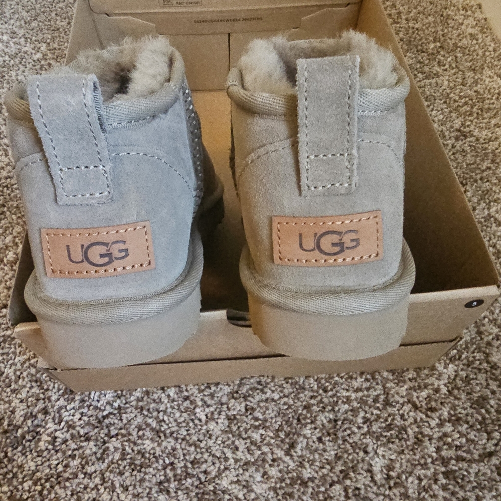 Ugg classic ultra mini size 5 - Picture 2 of 6